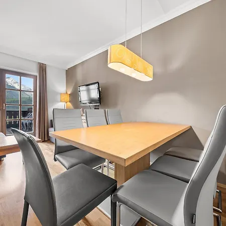 Select Top 8 - By Four Seasons Apartment